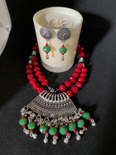 Load image into Gallery viewer, Dira - Red and Green bead chain with Pendant
