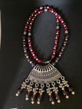 Load image into Gallery viewer, Dira -  Purple and Magenta bead chain with Pendant
