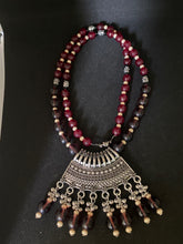 Load image into Gallery viewer, Dira -  Purple and Magenta bead chain with Pendant
