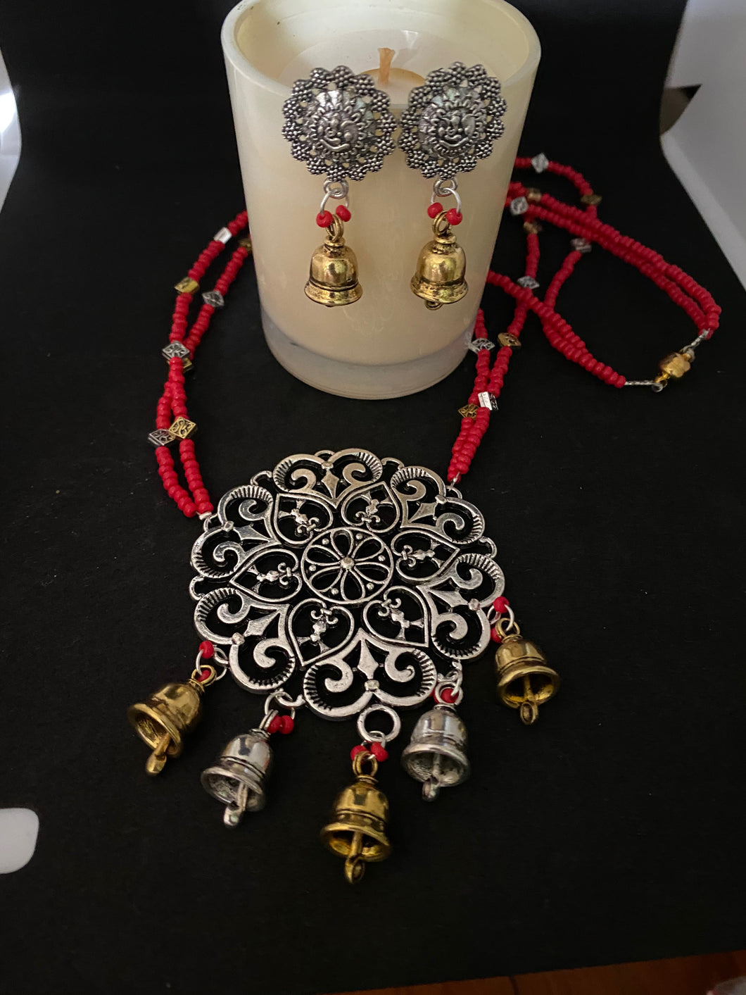 Dira - Red bead chain with Pendant